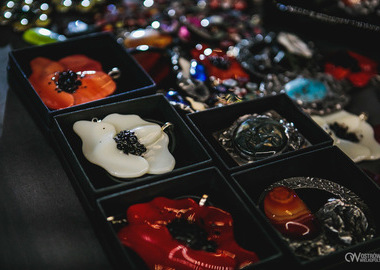 2025-12-07 Kiermasz sztuki synagoa (48)