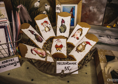 2025-12-07 Kiermasz sztuki synagoa (37)