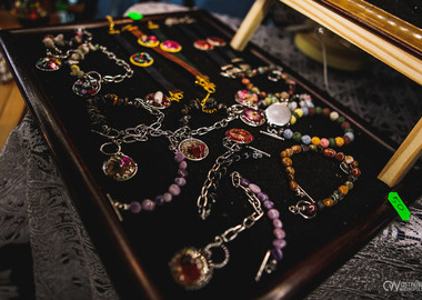 2025-12-07 Kiermasz sztuki synagoa (24)