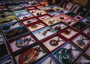 2025-12-07 Kiermasz sztuki synagoa (18)