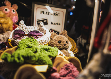 2025-12-07 Kiermasz sztuki synagoa (14)