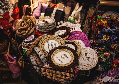 2025-12-07 Kiermasz sztuki synagoa (11)