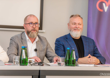 Budżet za 2025 rok z nadwyżką operacyjną i wysokim poziomem inwestycji. Konferencja prasowa (15)