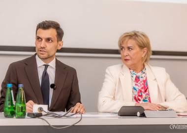 Budżet za 2025 rok z nadwyżką operacyjną i wysokim poziomem inwestycji. Konferencja prasowa (10)