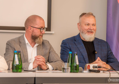 Budżet za 2025 rok z nadwyżką operacyjną i wysokim poziomem inwestycji. Konferencja prasowa (7)