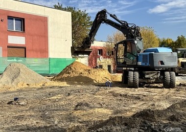 Zielona przestrzeń przed „Czwórką” nabiera kształtu (9)