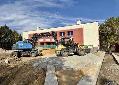 Zielona przestrzeń przed „Czwórką” nabiera kształtu (8)