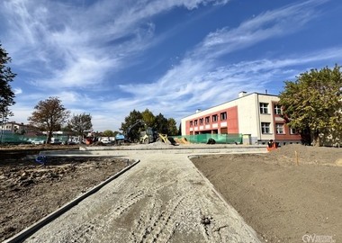 Zielona przestrzeń przed „Czwórką” nabiera kształtu (4)