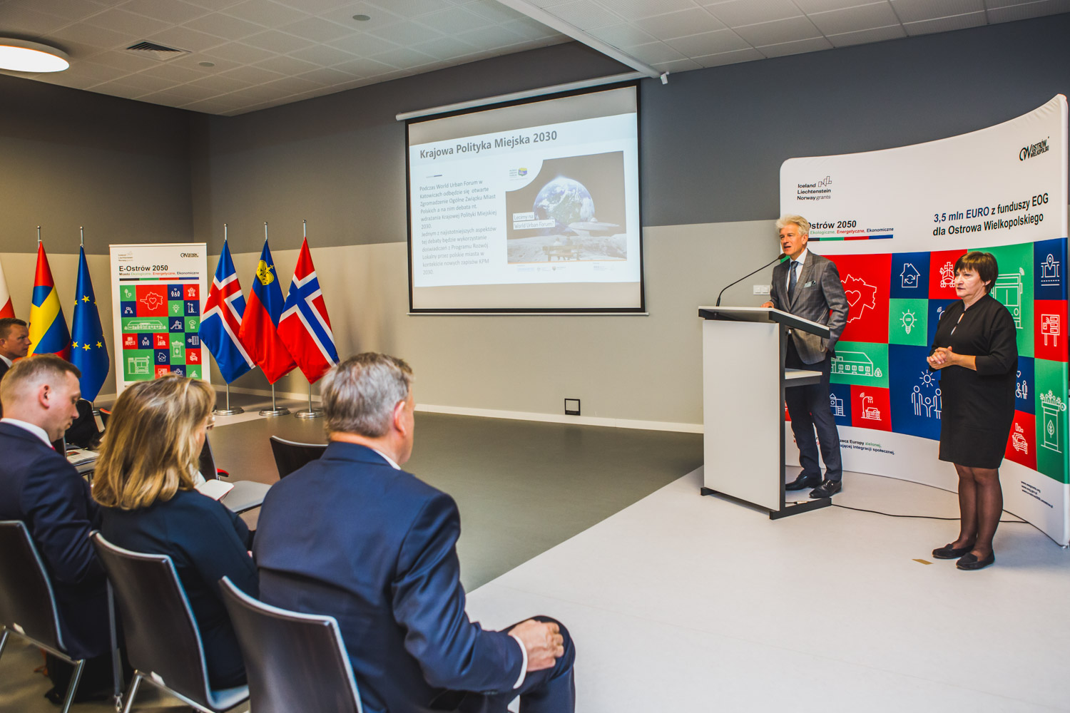 Conference opening the project "E-Ostrów 2050 – Ecological, Energy and Economic City". The photo shows Ryszard Grobelny Strategic Advisor of the ZMP.