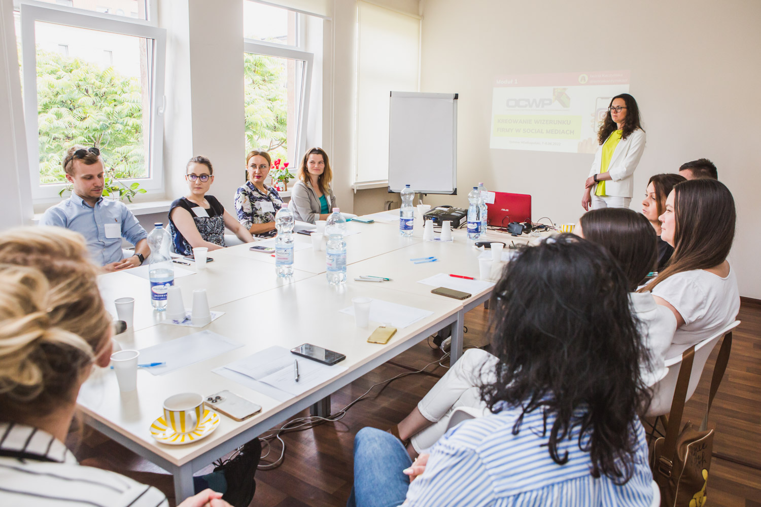 In the photo, the participants of the training "Business has big eyes... a series of reportages combined with an interview with the owners of Ostrów companies" carried out as part of the project entitled "E-Ostrów 2050 – Ecological, Energy and Economic City".