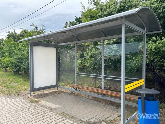 The exchange of bus shelters for green ones 