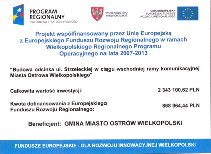Tablica z informacją o projekcie Budowa odcinka ul. Strzeleckiej