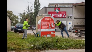 Czerwone pojemniki na ulicach naszego miasta